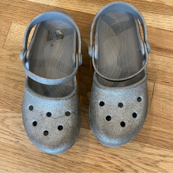 Crocs Silver Sparkle Clogs Size J2 - Picture 1 of 7